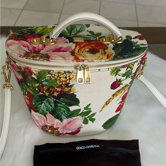 Auth Dolce & Gabbana excellent condition - Picture 13 of 17